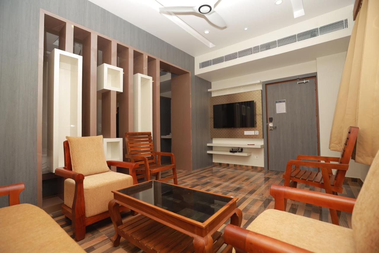 Sree Bharat Residency Hotel Alandurai Exterior photo