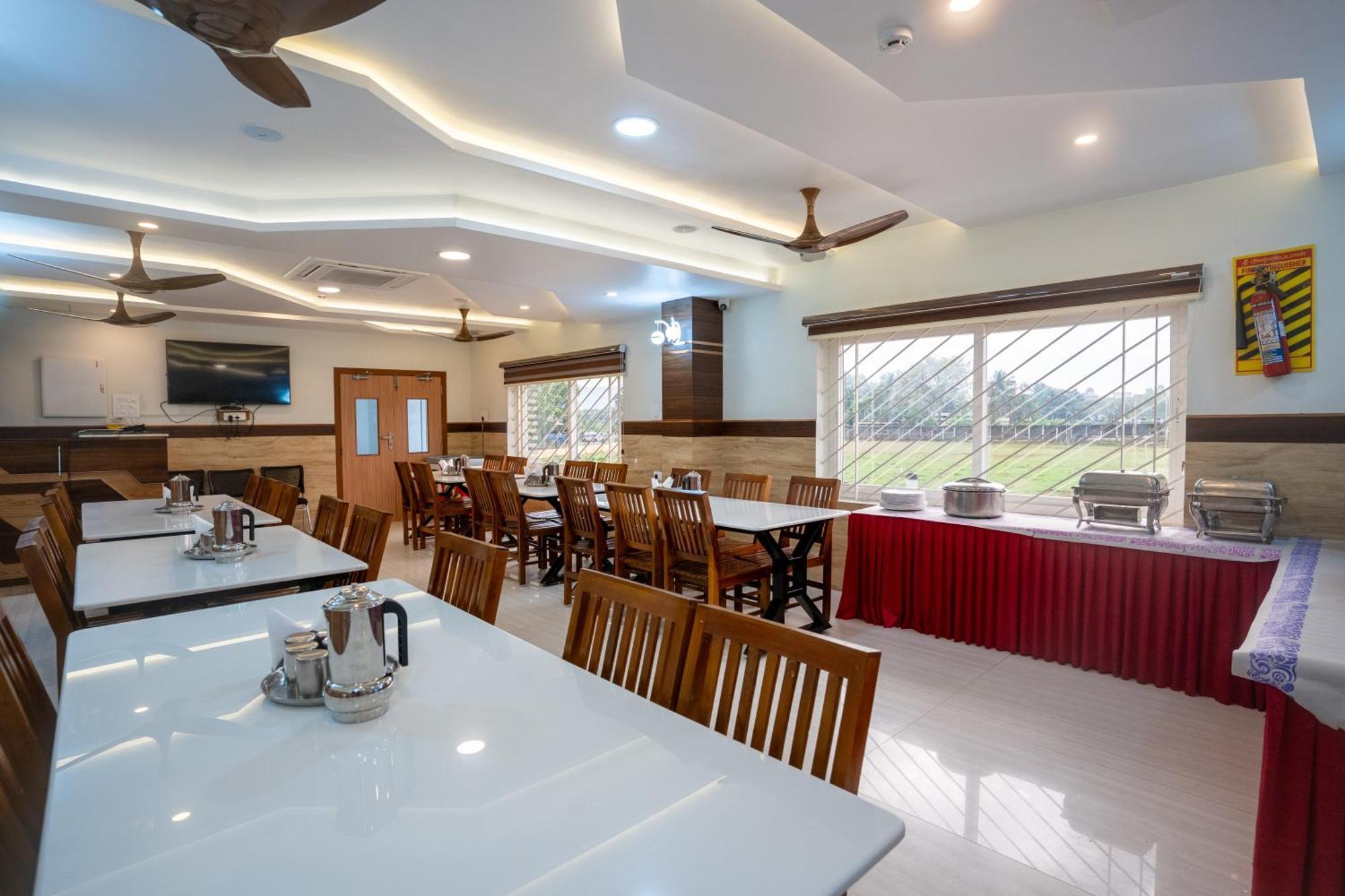 Sree Bharat Residency Hotel Alandurai Exterior photo