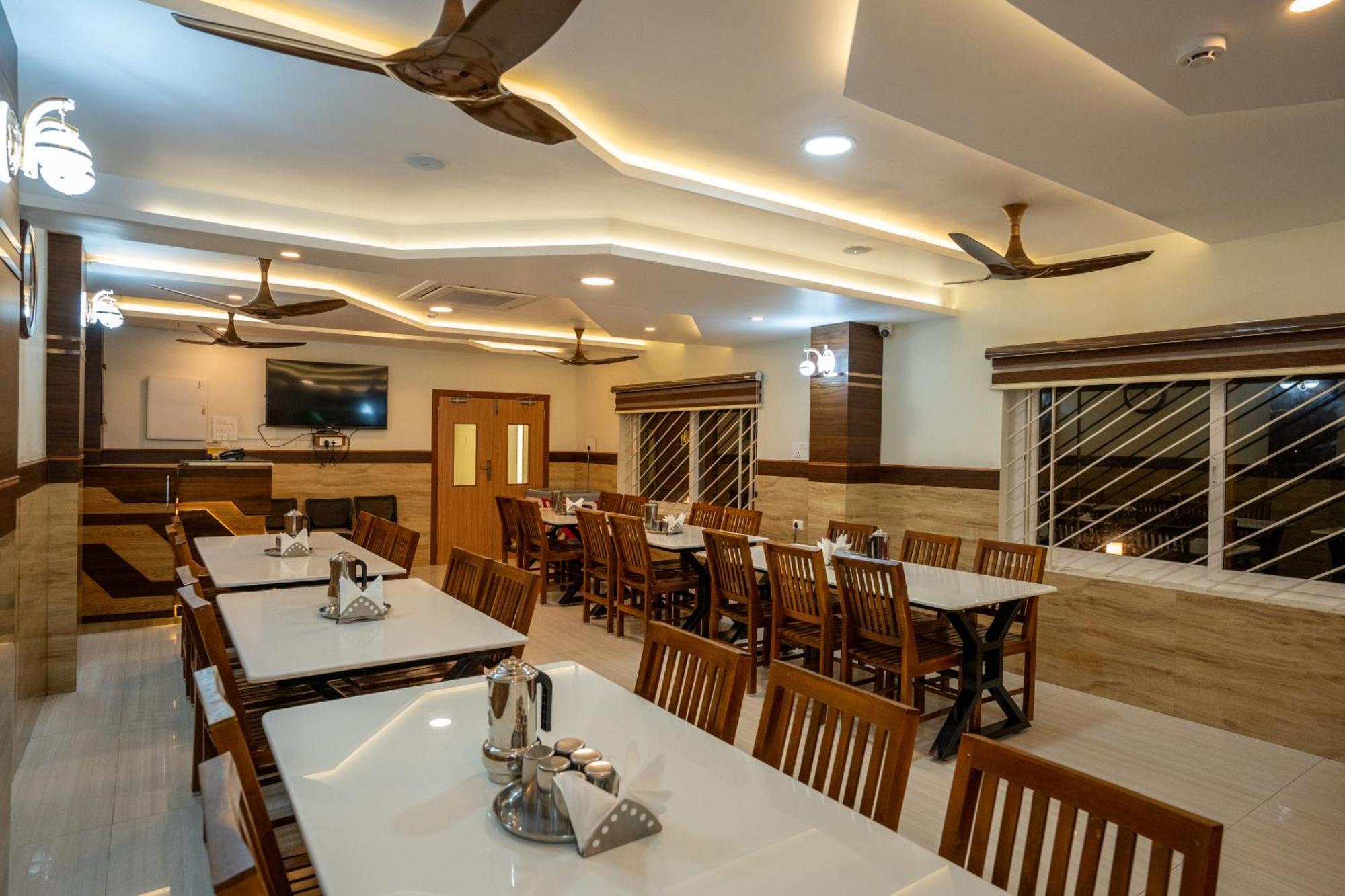 Sree Bharat Residency Hotel Alandurai Exterior photo